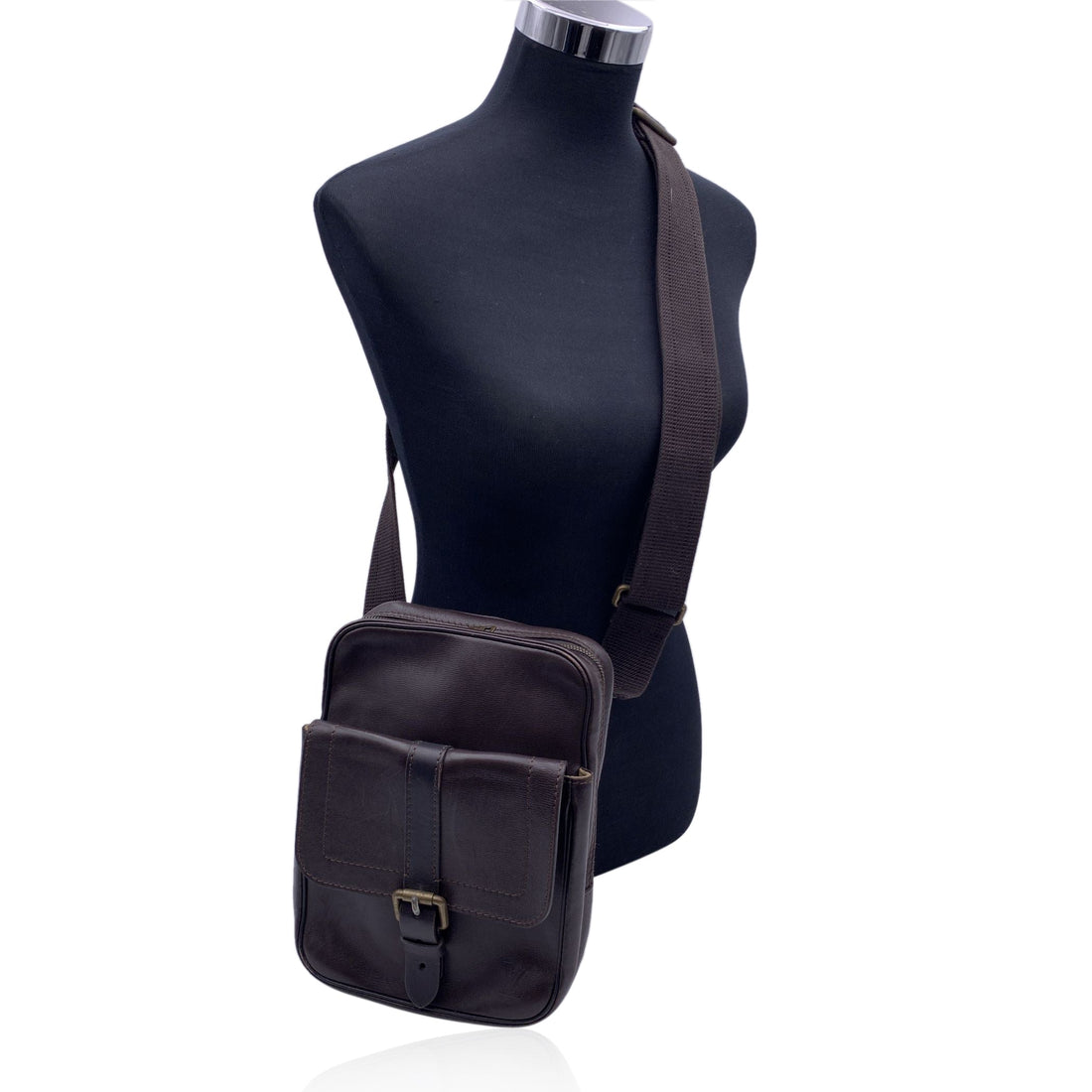 LOUIS VUITTON Brown Utah Leather Iroquoise Shoulder Messenger Bag