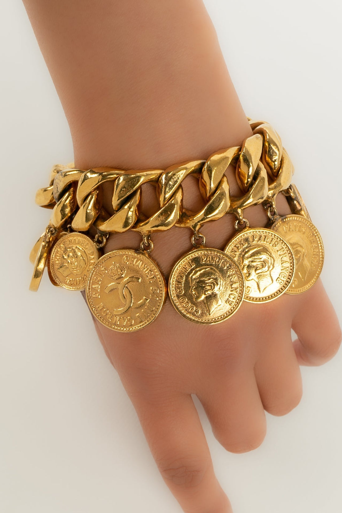 Bracelet dor� Chanel