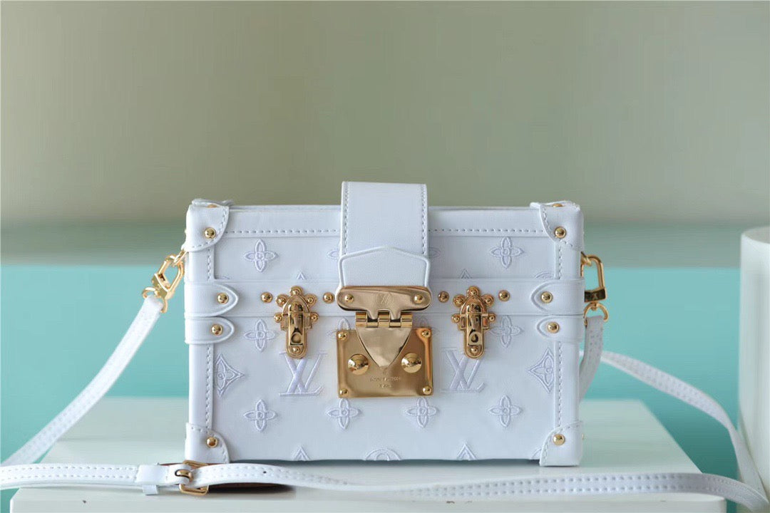 LV Petite Malle Monogram White For Womtlm,  Shoulder And Crossbody Bags 7.9in/20cm LV M20847