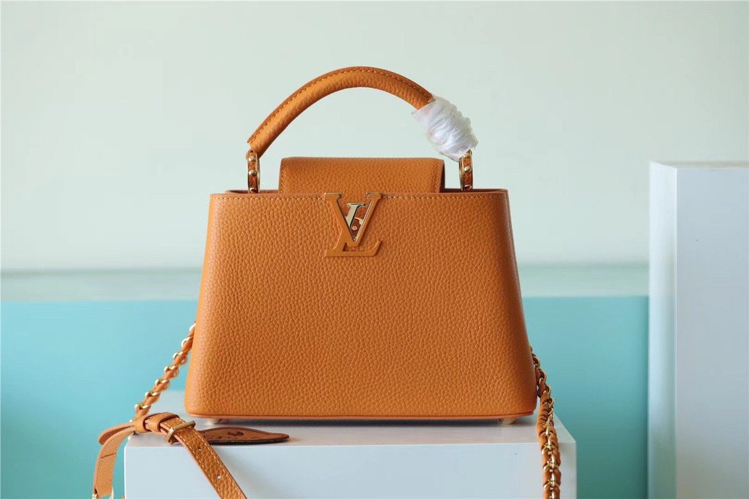 LV Capucines BB Taurillon Jaune Sunbeam For Womtlm,  Shoulder And Crossbody Bags 27cm/10.6in LV 