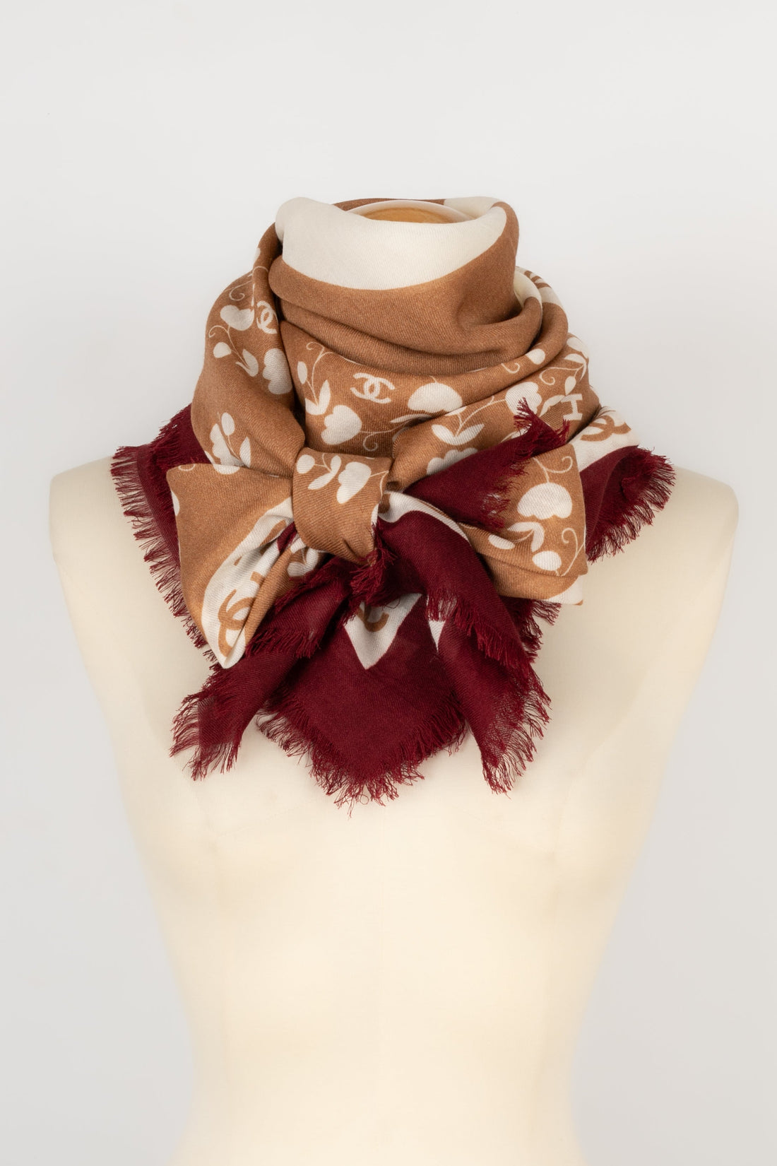 Foulard / étole en laine et cachemire Chanel