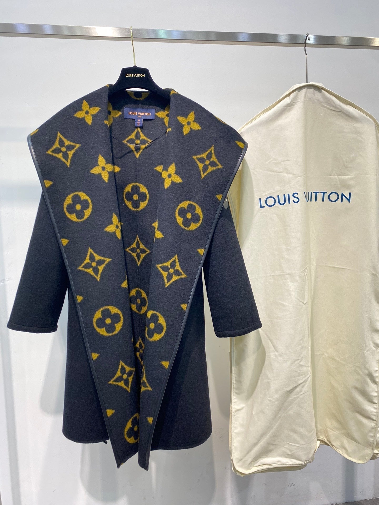 Luxury Louis Vuitton Wrap Coat 037