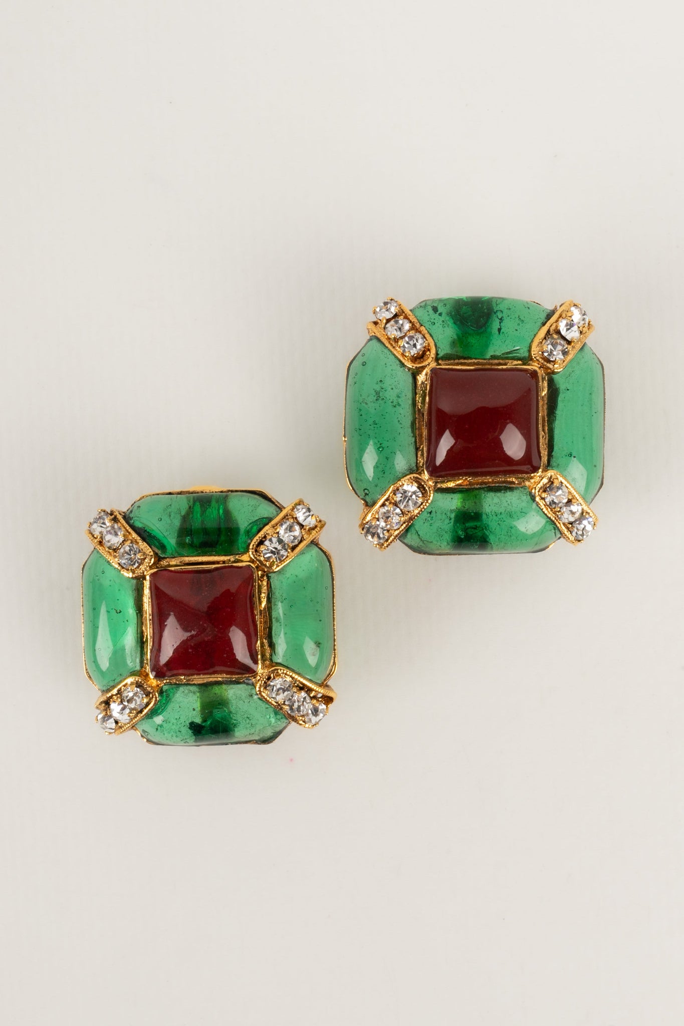 Boucles d'oreilles en pâte de verre Chanel