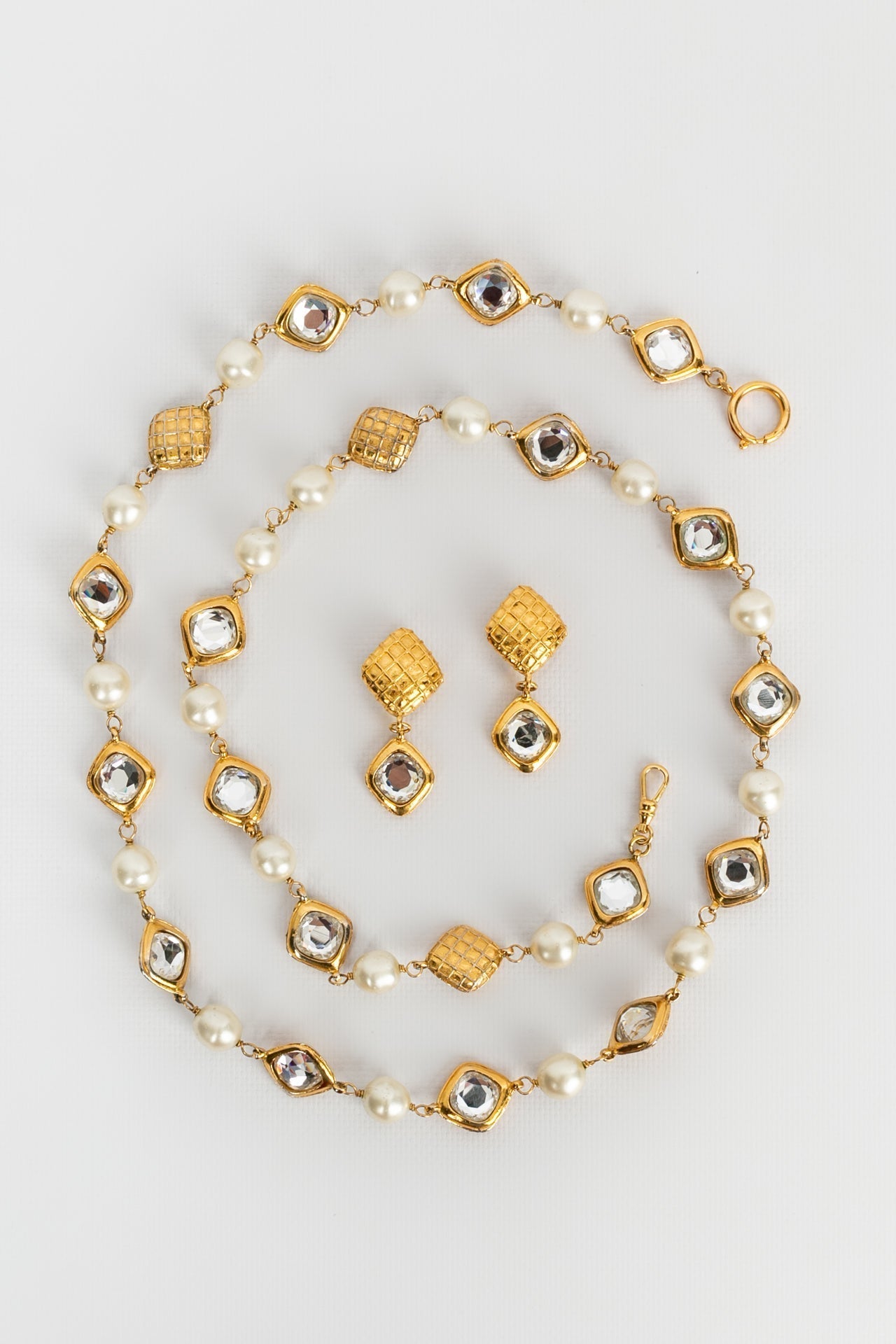 Parure perl�e et strass�e Chanel