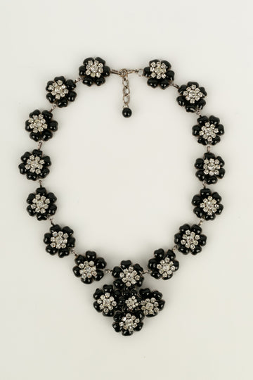 Collier cam�lias en p�te de verre Chanel