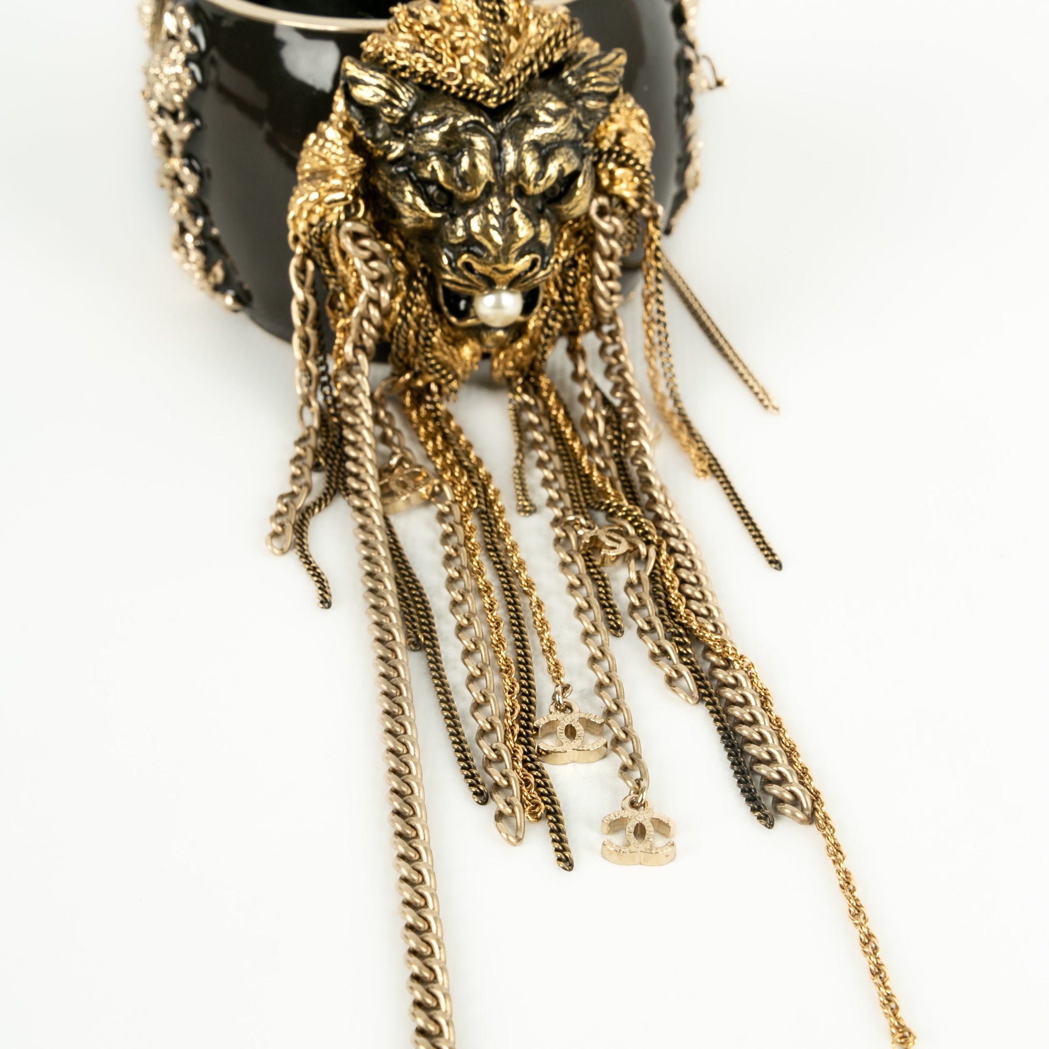 Bracelet "t�te de lion" Chanel 2011