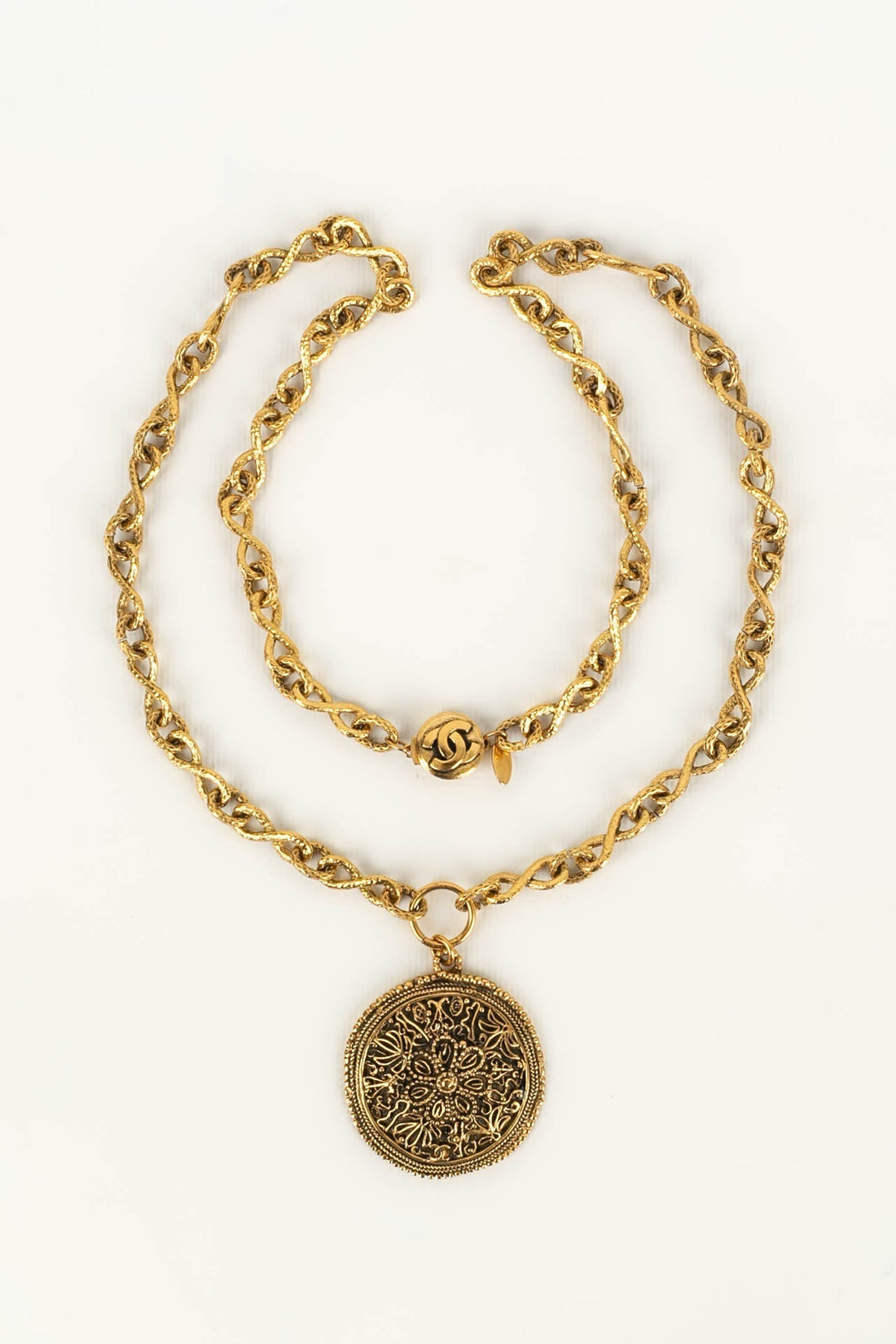 Collier m�daillon Chanel 1986