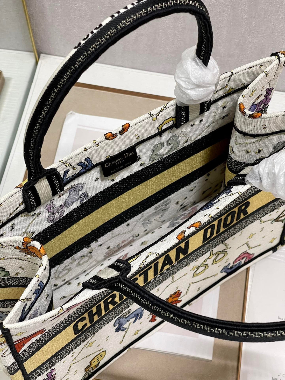 DI Medium Book Tote White Multicolor, For Womtlm, Womtlm’s Handbags 14in/36cm CD