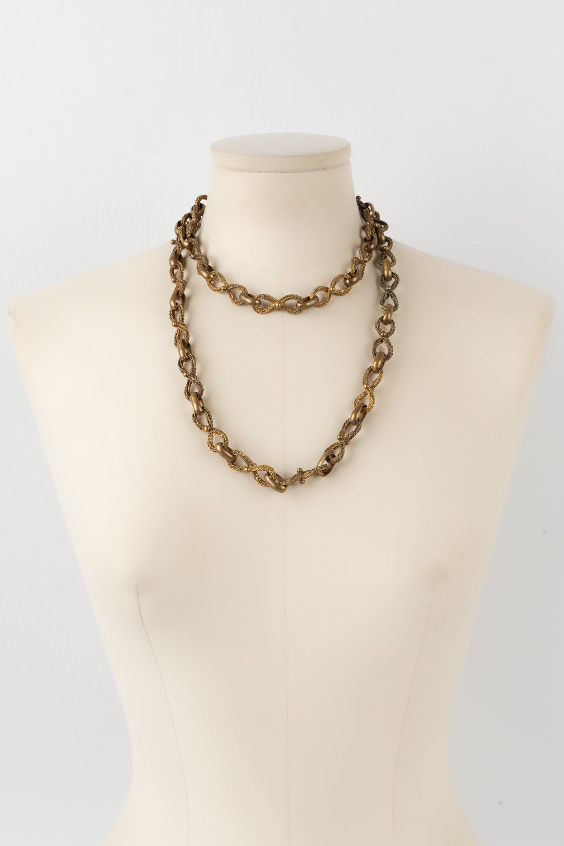 Collier doré Chanel 1950-60
