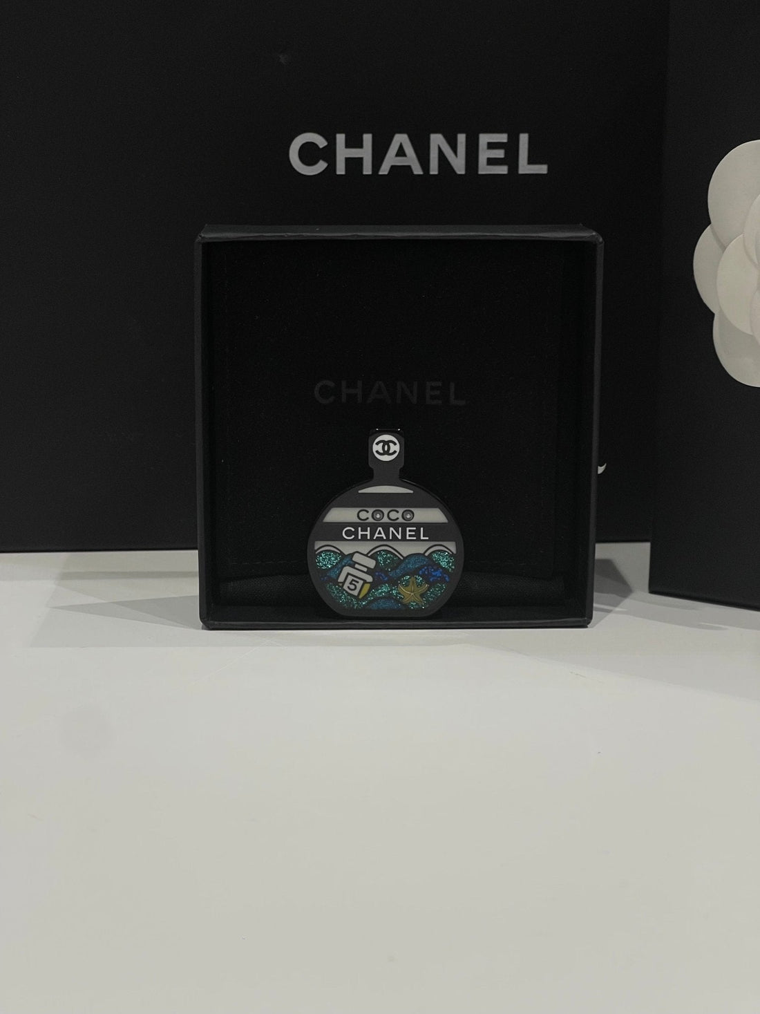 Chanel - Broche Coco CC bouteille