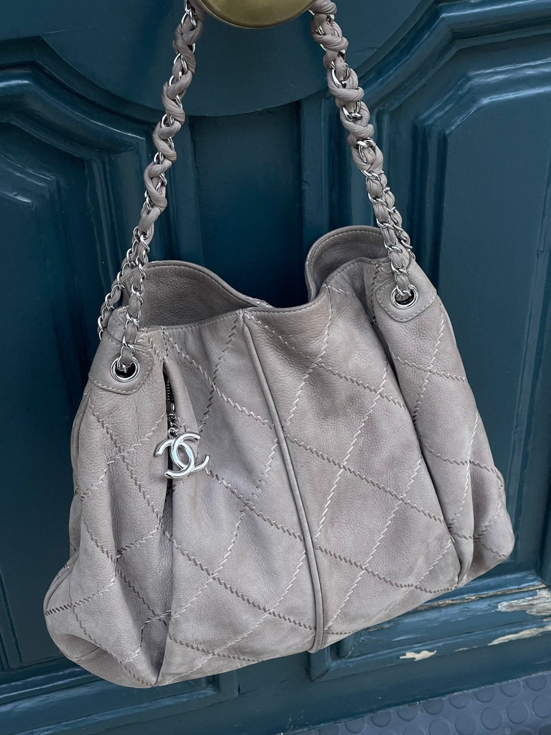 Chanel - cabas cuir Suède taupe