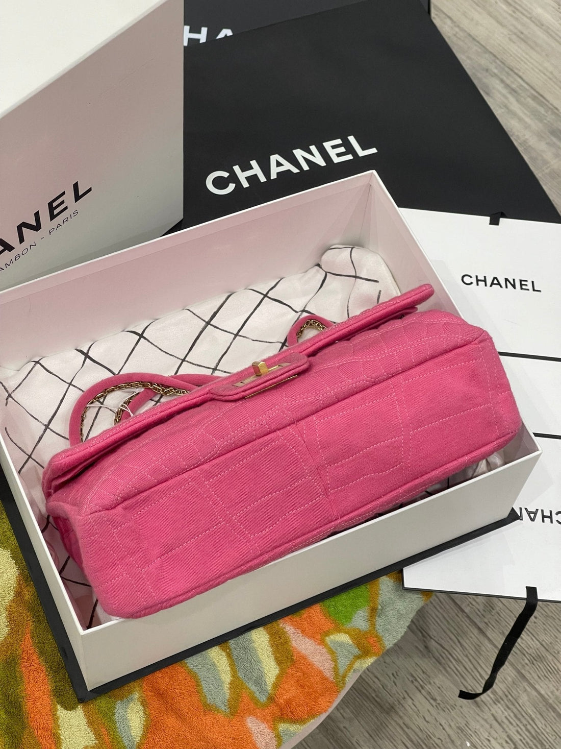 Chanel - Sac 2.55 jersey façon croco rose