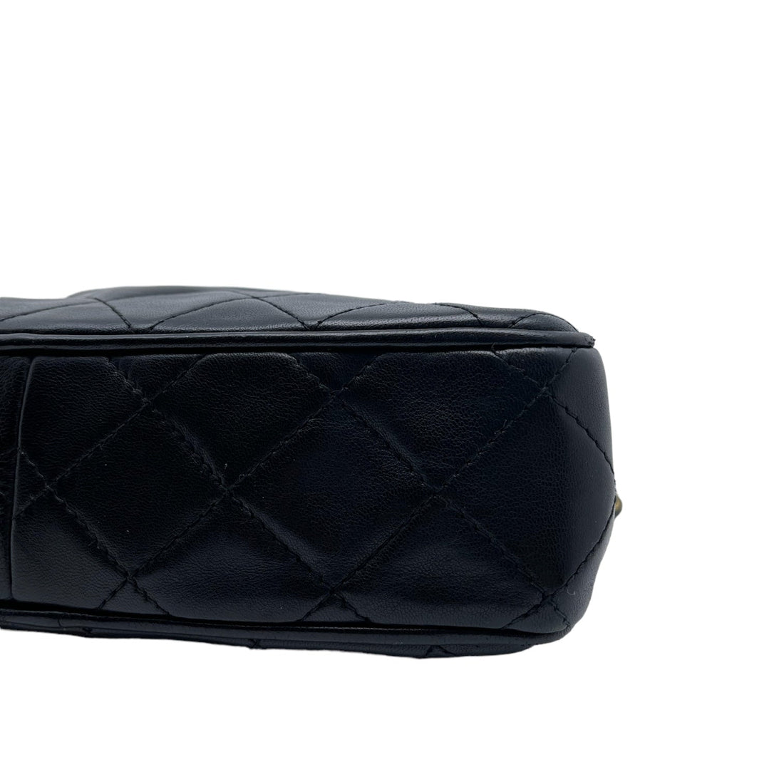 Chanel - Sac Caméra matelassé