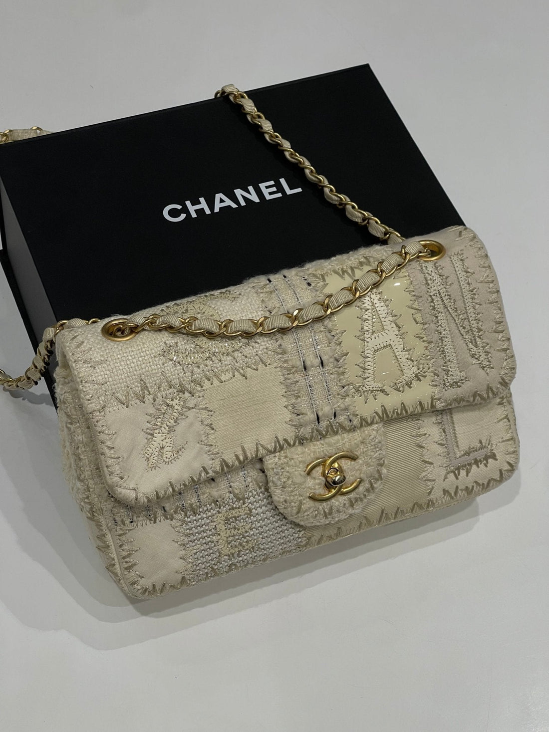 Chanel - sac classique patchwork crème