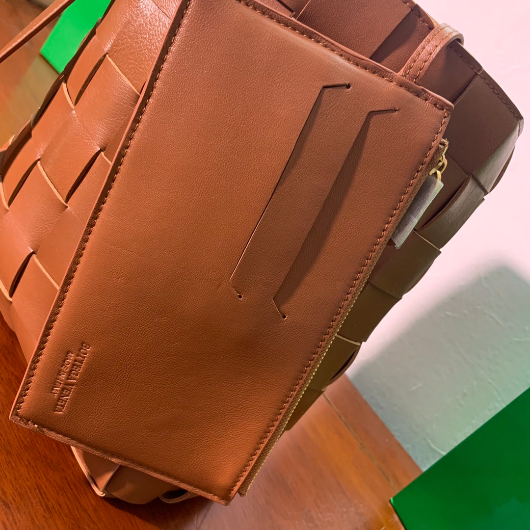 BV Shoulder Bag Nappa Brown, For Womtlm, Womtlm’s Bags 12.9in/33cm