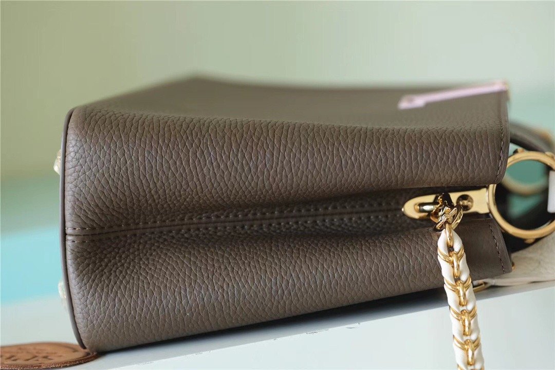 LV Capucines MM Taurillon Smokey Brown Gretlm/ Creme/ Pink For Womtlm,  Shoulder And Crossbody Bags 31.5cm/12.4in LV M59516