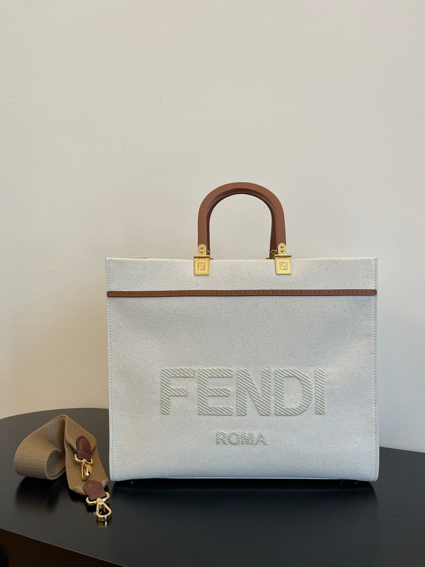 FI Sunshine Medium Tote Bag Light Grey Canvas For Women, Women&#8217;s Bags, Shoulder Bags 13.8in/35cm FF 8BH386