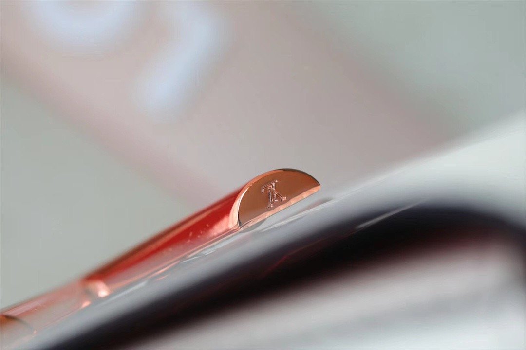 LV Twist MM Bag, Shoulder and Cross Body Bags For Womtlm Graditlmt Orange 9.1in/23cm M59894