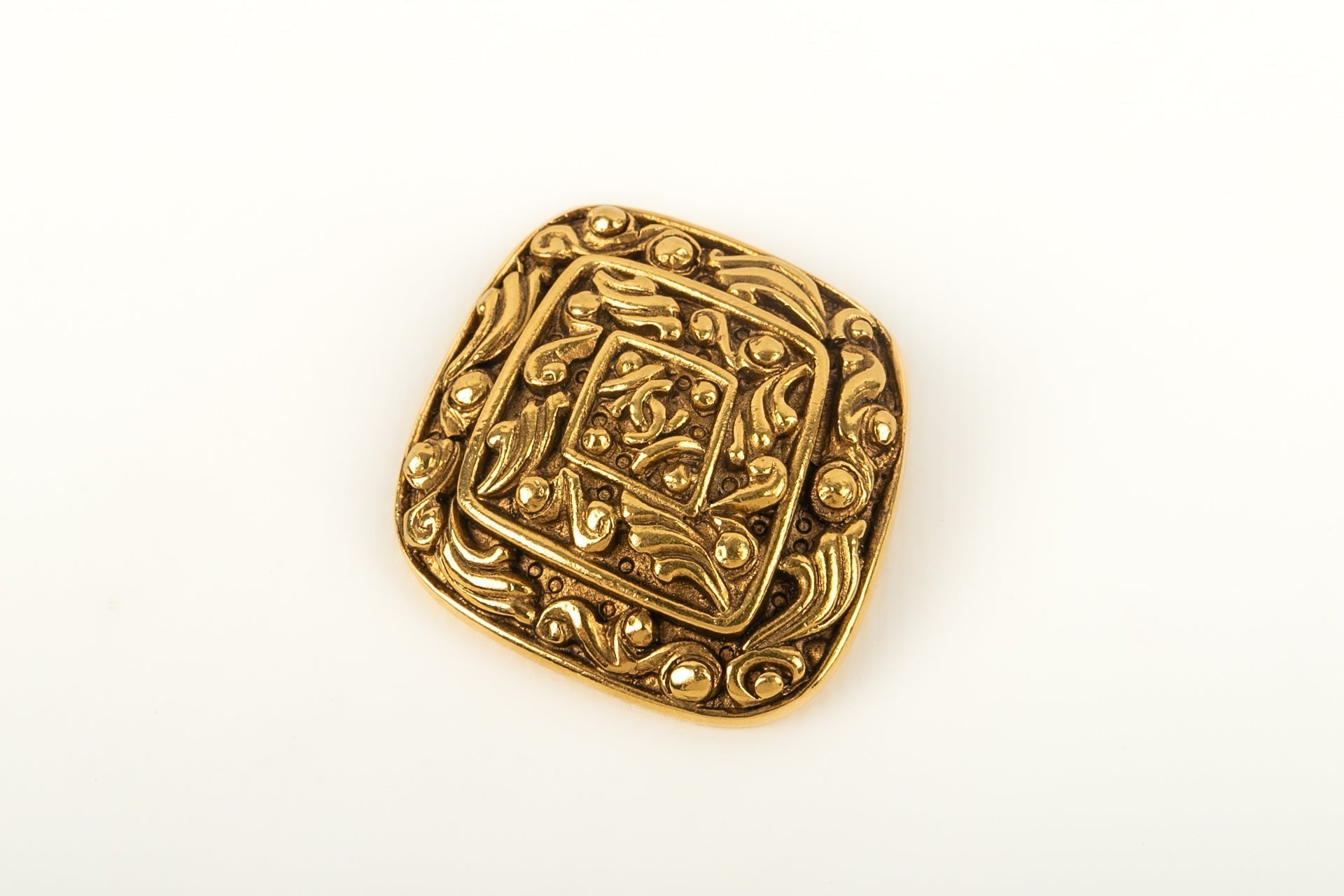 Broche dor�e Chanel