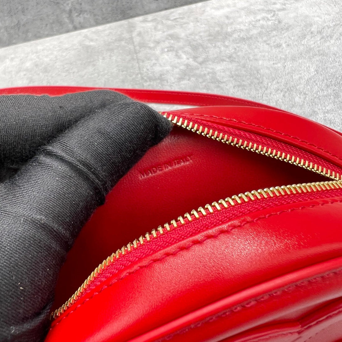 CE Crossbody Oval Purse Cuir Triomphe Red For Womtlm 6in/16cm 