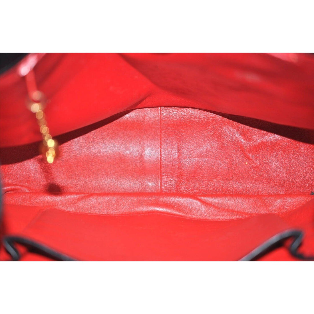 Mod Gucci, black leather shoulder bag with two longer straps, two exterior pockets, a hinged opening, and a gold and bamboo accent clasp