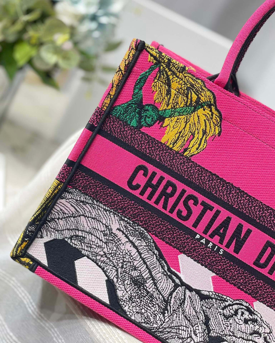 DI Medium Book Tote Pink, For Womtlm, Womtlm’s Handbags 14in/36cm CD