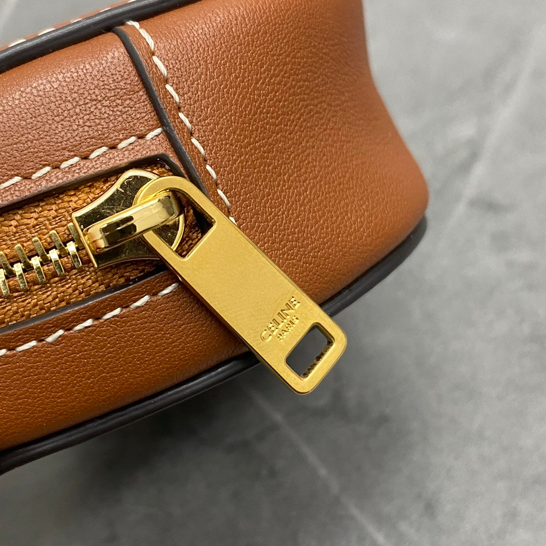 CE Small Heart Crossbody Bag Tan For Womtlm 3in/8cm 10J113DZW.04LU