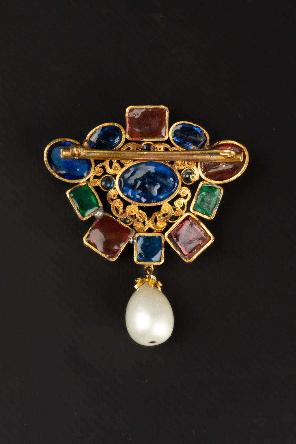 Broche en p�te de verre Chanel