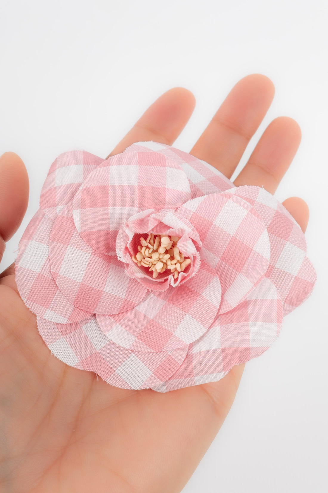 Broche cam�lia Chanel 1990's