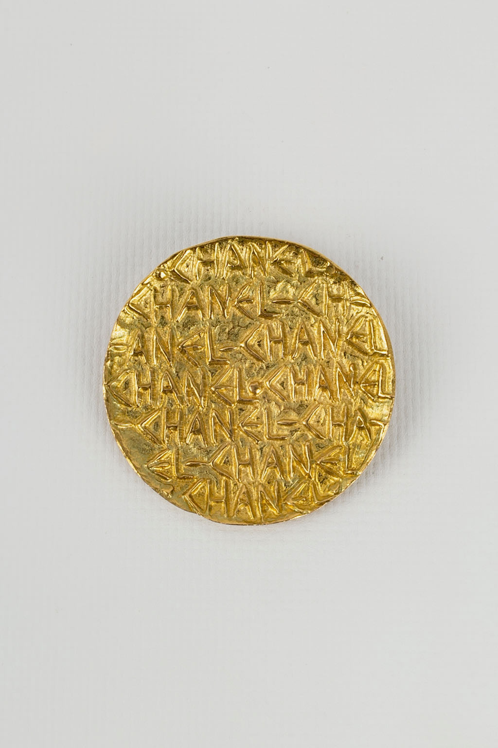 Broche en m�tal dor� Chanel