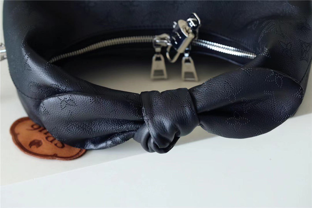 LV Why Knot MM Mahina Black For Womtlm,  Shoulder And Crossbody Bags 13.4in/34cm LV M20788