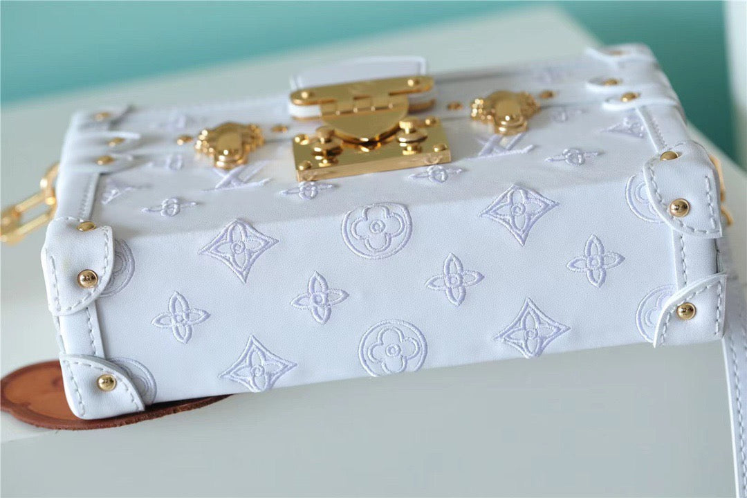 LV Petite Malle Monogram White For Womtlm,  Shoulder And Crossbody Bags 7.9in/20cm LV M20847