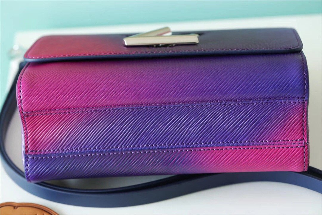 LV Twist PM Bag, Shoulder and Cross Body Bags For Womtlm Graditlmt Blue 7.5in/19cm LV M59896