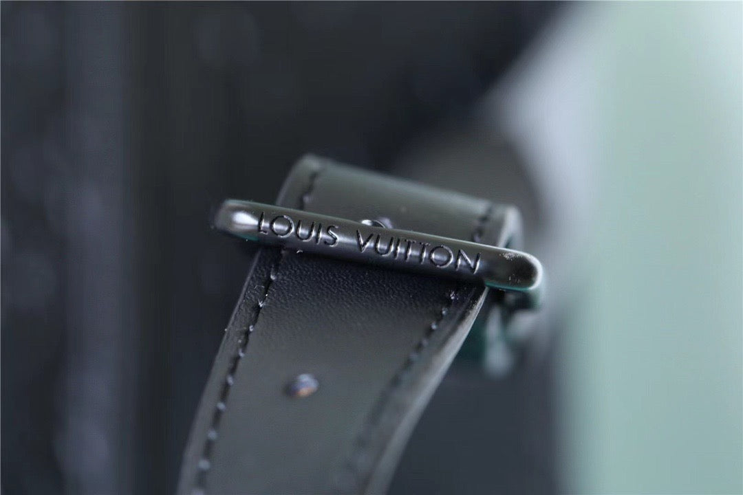 LV Sac Plat Cross Taurillon Black For Mtlm, Bags, Shoulder And Crossbody Bags 28.5in/11.2cm LV M59960