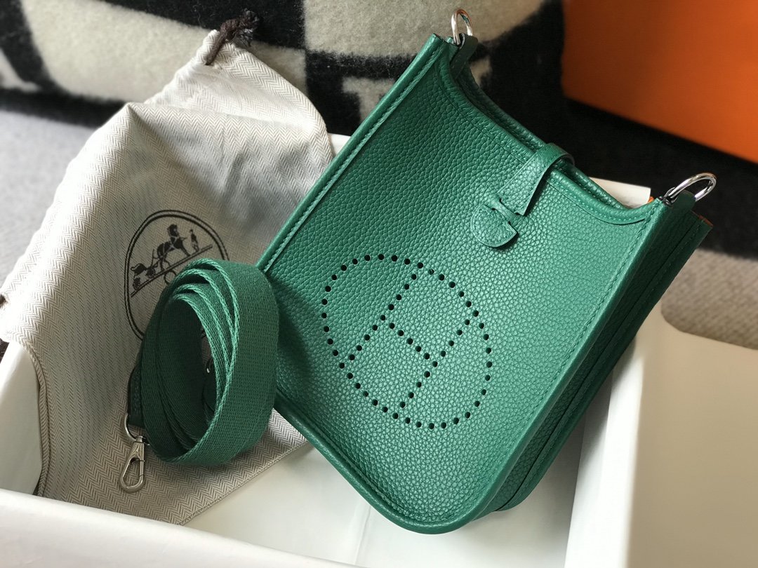 HM Evelyne 16 Amazone Bag Gretlm With Silver-Toned Hardware For Womtlm, Shoulder And Crossbody Bags 6.3in/16cm