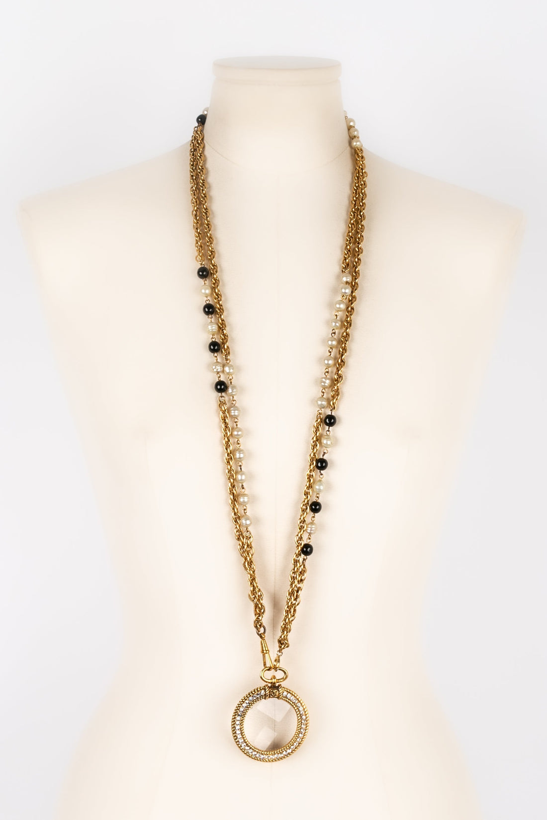 Collier loupe Chanel