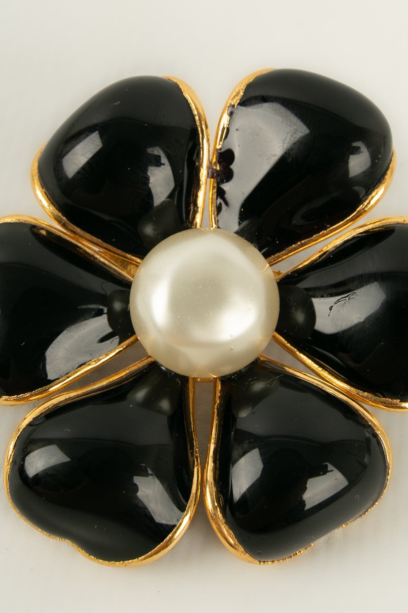 Broche cam�lia Chanel Automne 1995