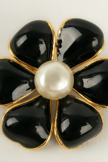 Broche cam�lia Chanel Automne 1995