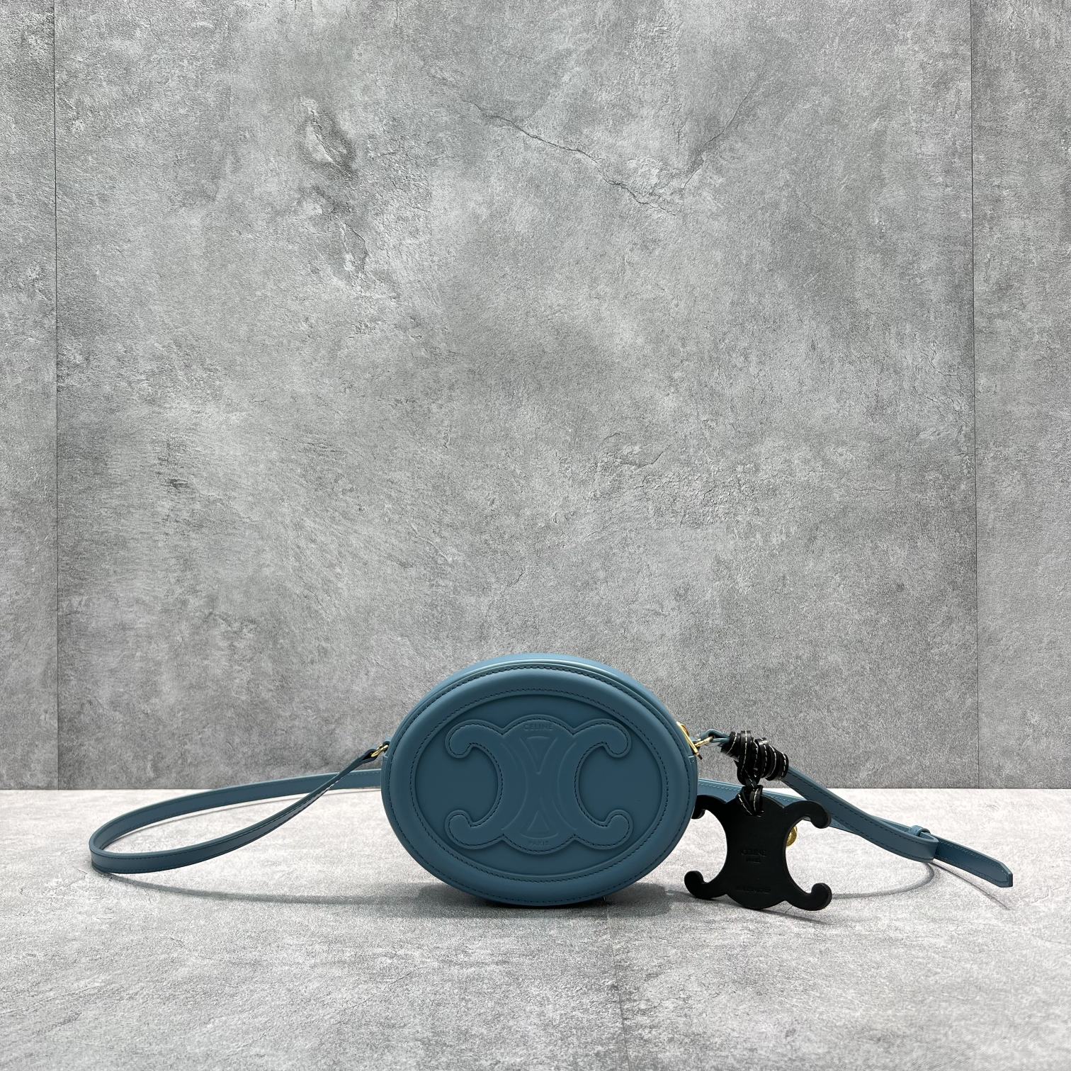 CE Crossbody Oval Purse Cuir Triomphe Blue For Womtlm 6in/16cm 10I703DPQ.07DD