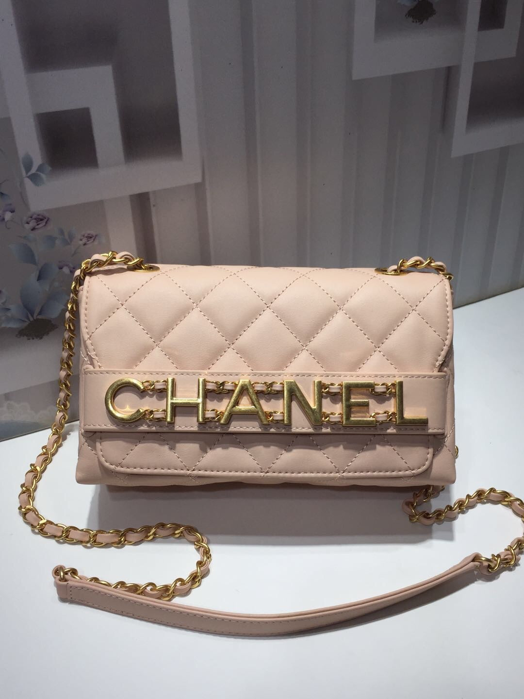 CHLFront Logo Small Flap Bag Gold Hardware Creme For WomTLM, WomTLM&#8217;s Handbags, Shoulder Bags 8.2in/21cm AS1490