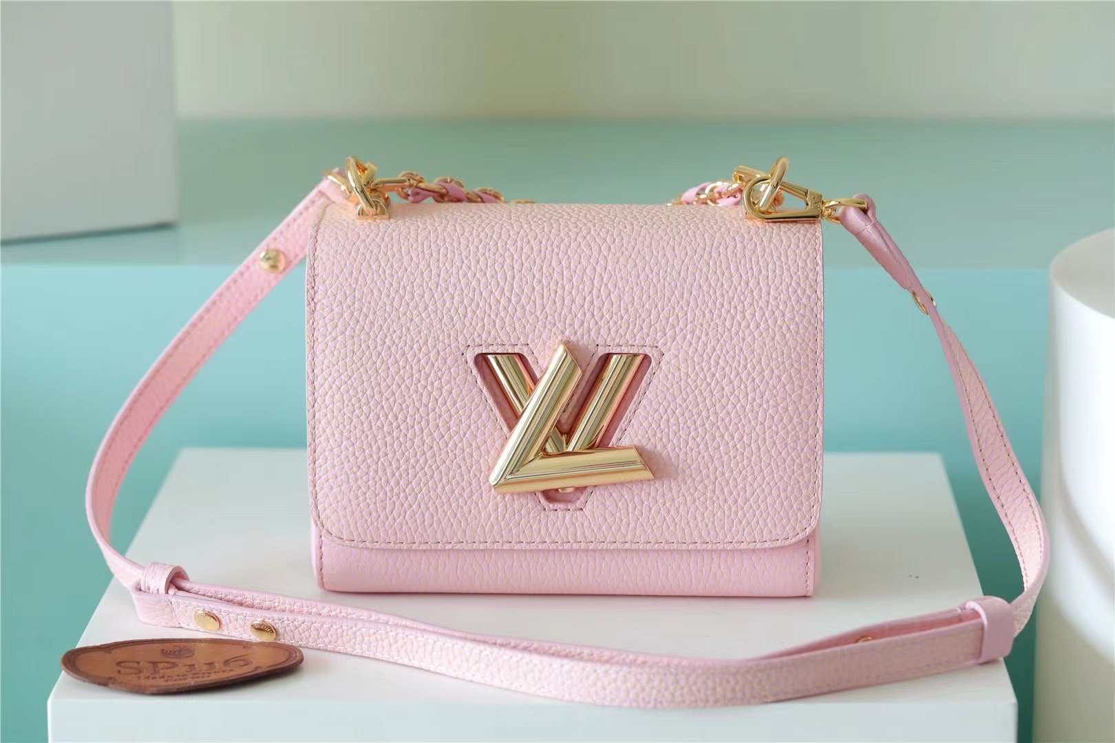 LV Twist PM Grain Pink For Womtlm,  Shoulder And Crossbody Bags 7.5in/19cm LV M20699