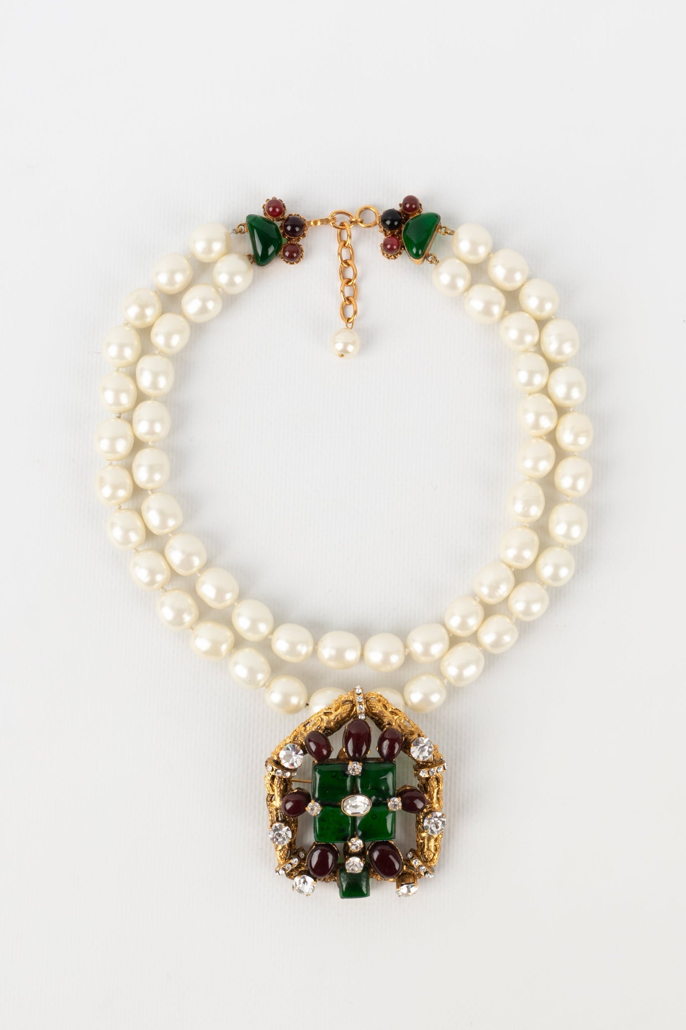 Collier en pâte de verre Chanel