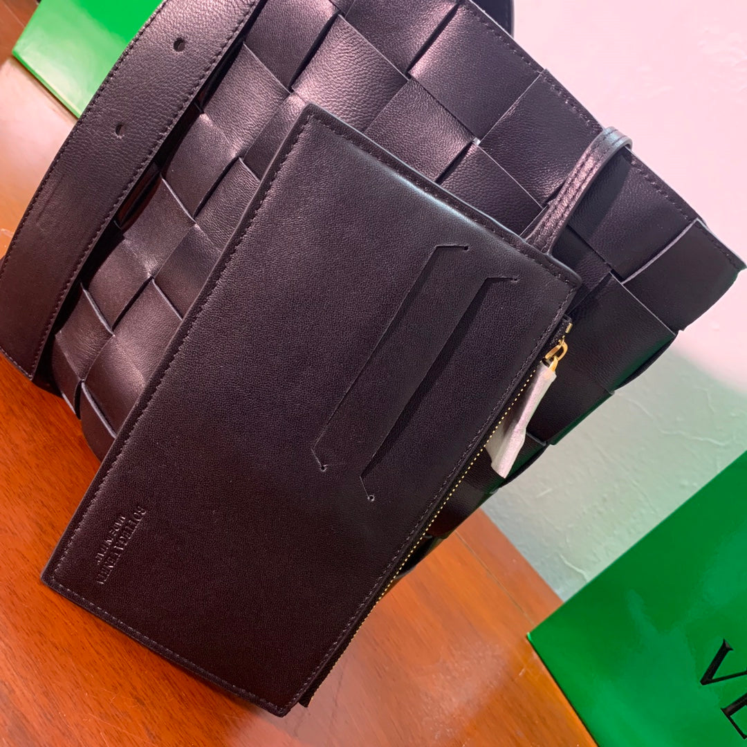 BV Shoulder Bag Nappa Black, For Womtlm, Womtlm’s Bags 12.9in/33cm