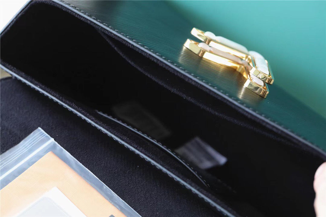 LV Twist MM Epi Black For Womtlm,  Shoulder And Crossbody Bags 9.1in/23cm LV