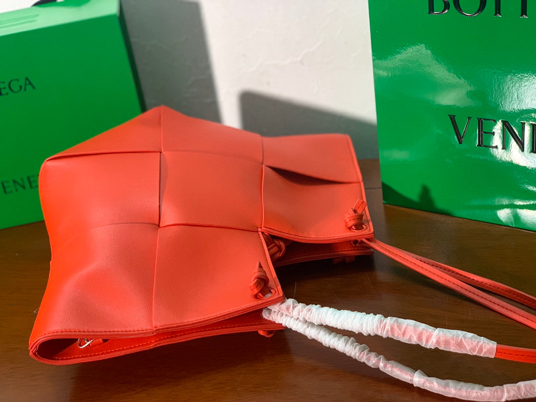 BV Shoulder Bag Oranges, For Womtlm, Womtlm’s Bags 17.7in/45cm