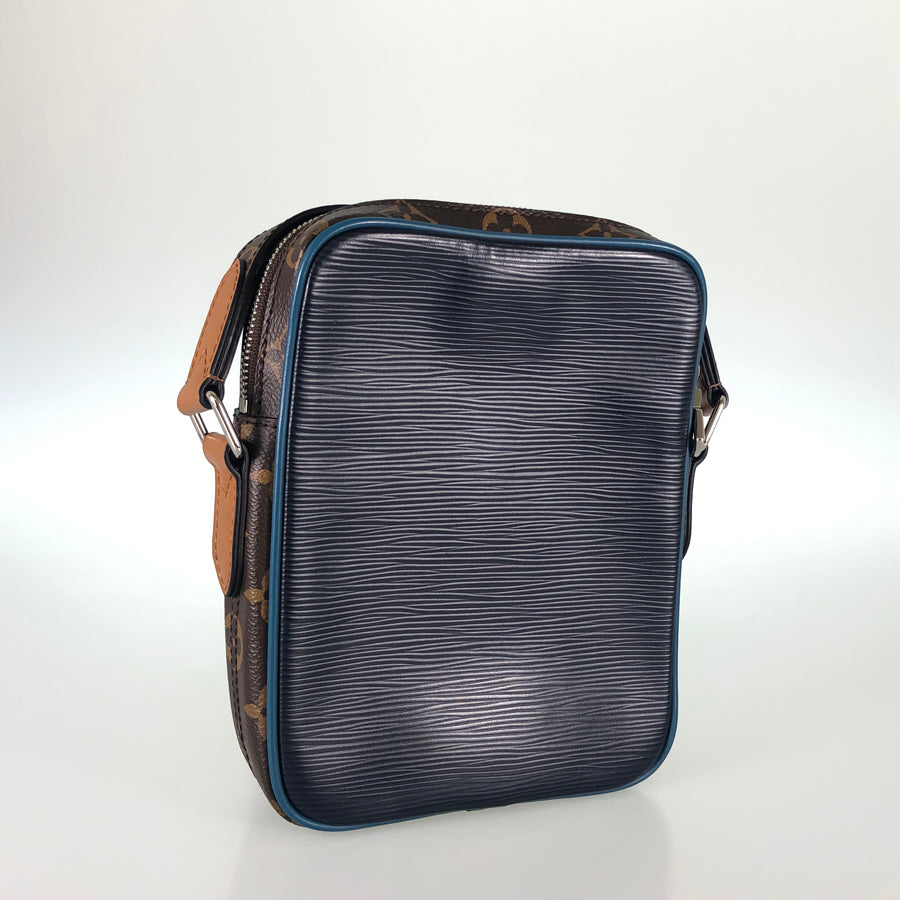 LOUIS VUITTON Shoulder Bag