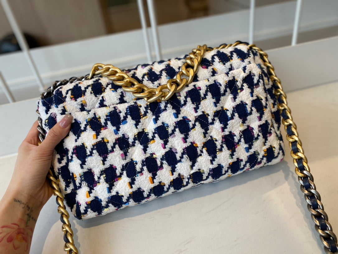 Chanel - Luxury Bag - CHL - 679