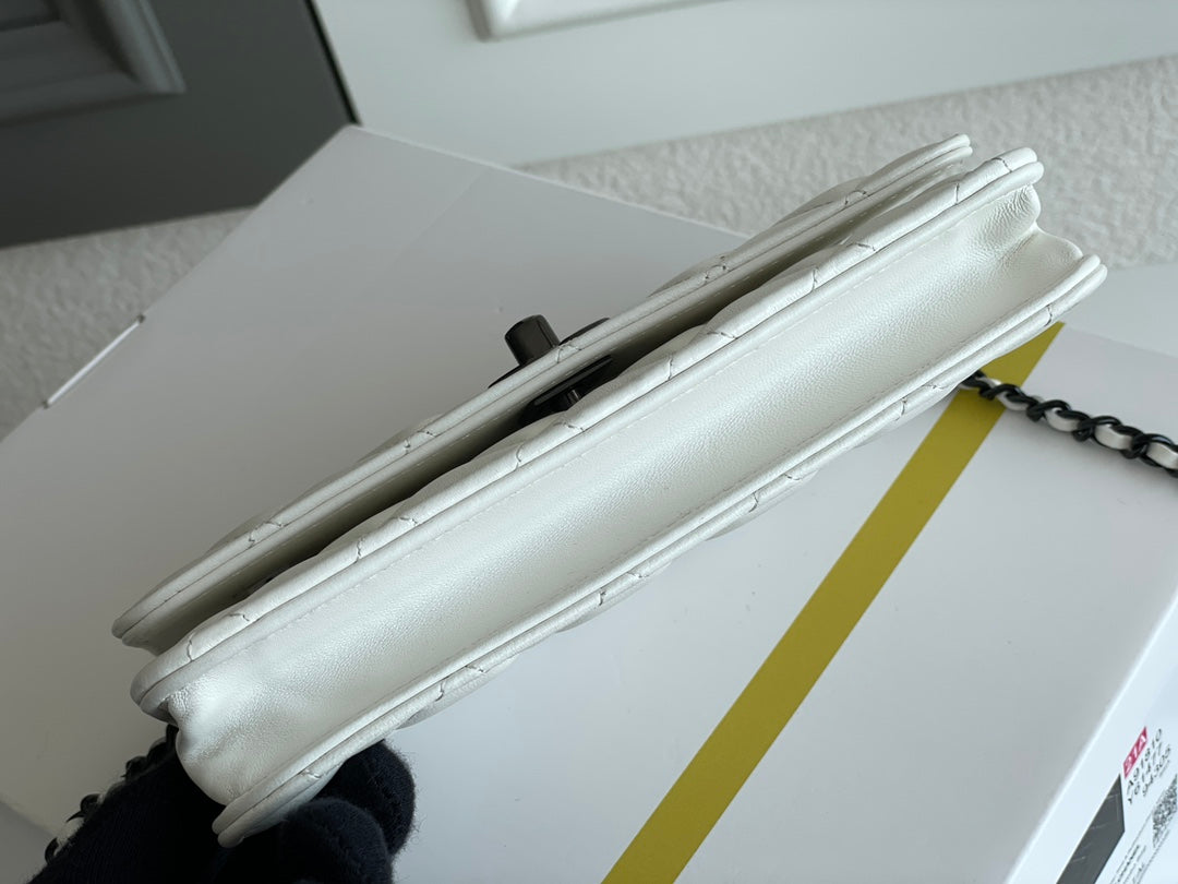 Chanel - Luxury Bag - CHL - 609