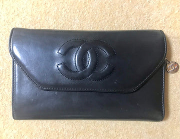 Chanel Vintage black leather wallet with large CC stitch mark