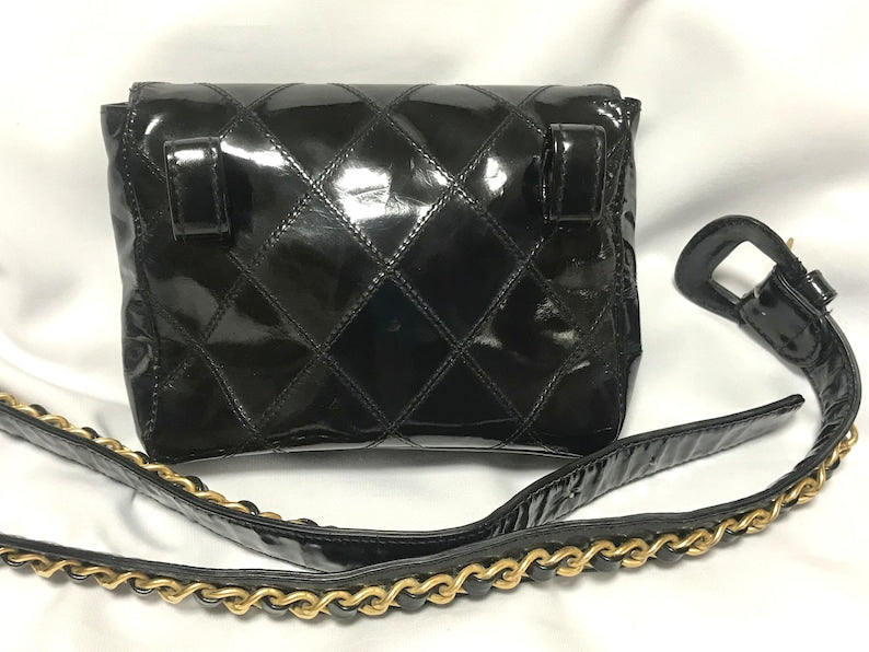 Chanel Vintage black patent enamel leather belt Bag, fanny pack with matching belt